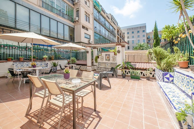 Outdoor terrace at Fabrizzio's Terrace Youth Hostel in Barcelona, featuring a communal dining space.