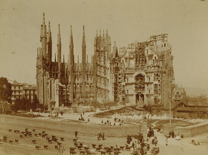 Sagrada familia in 1906