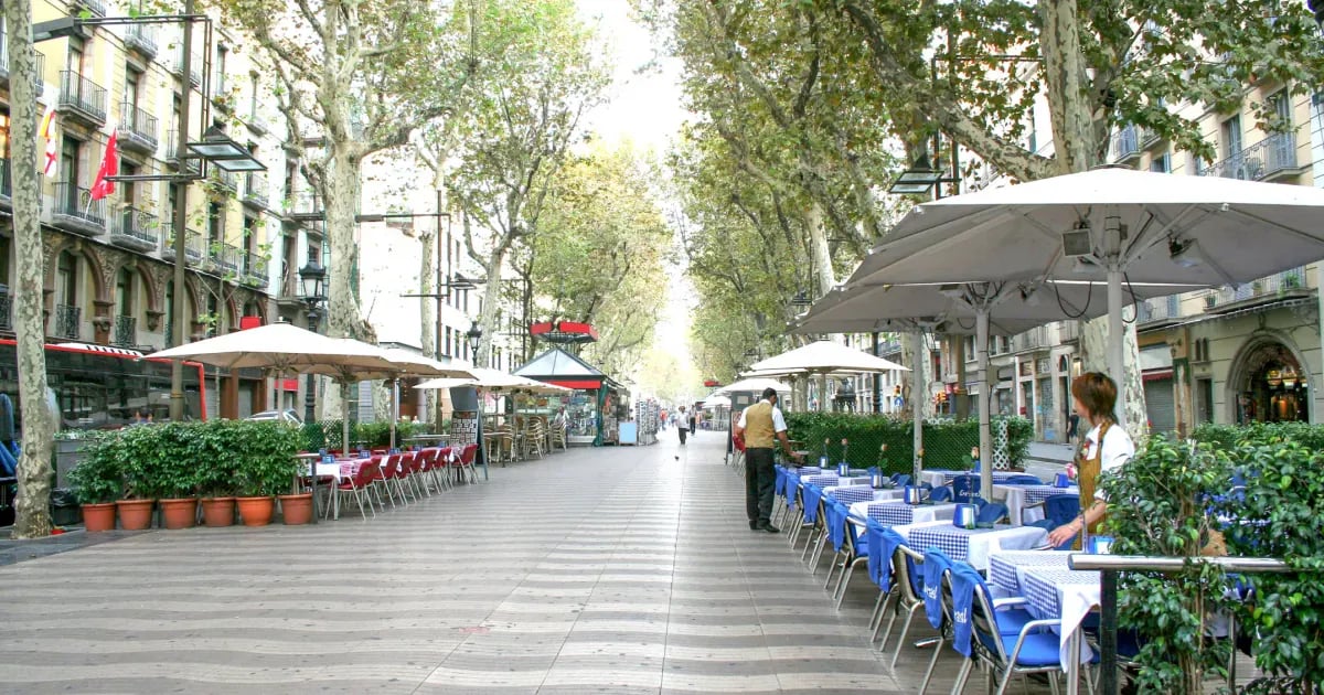 Las ramblas street, with tables from restaurants on the sides