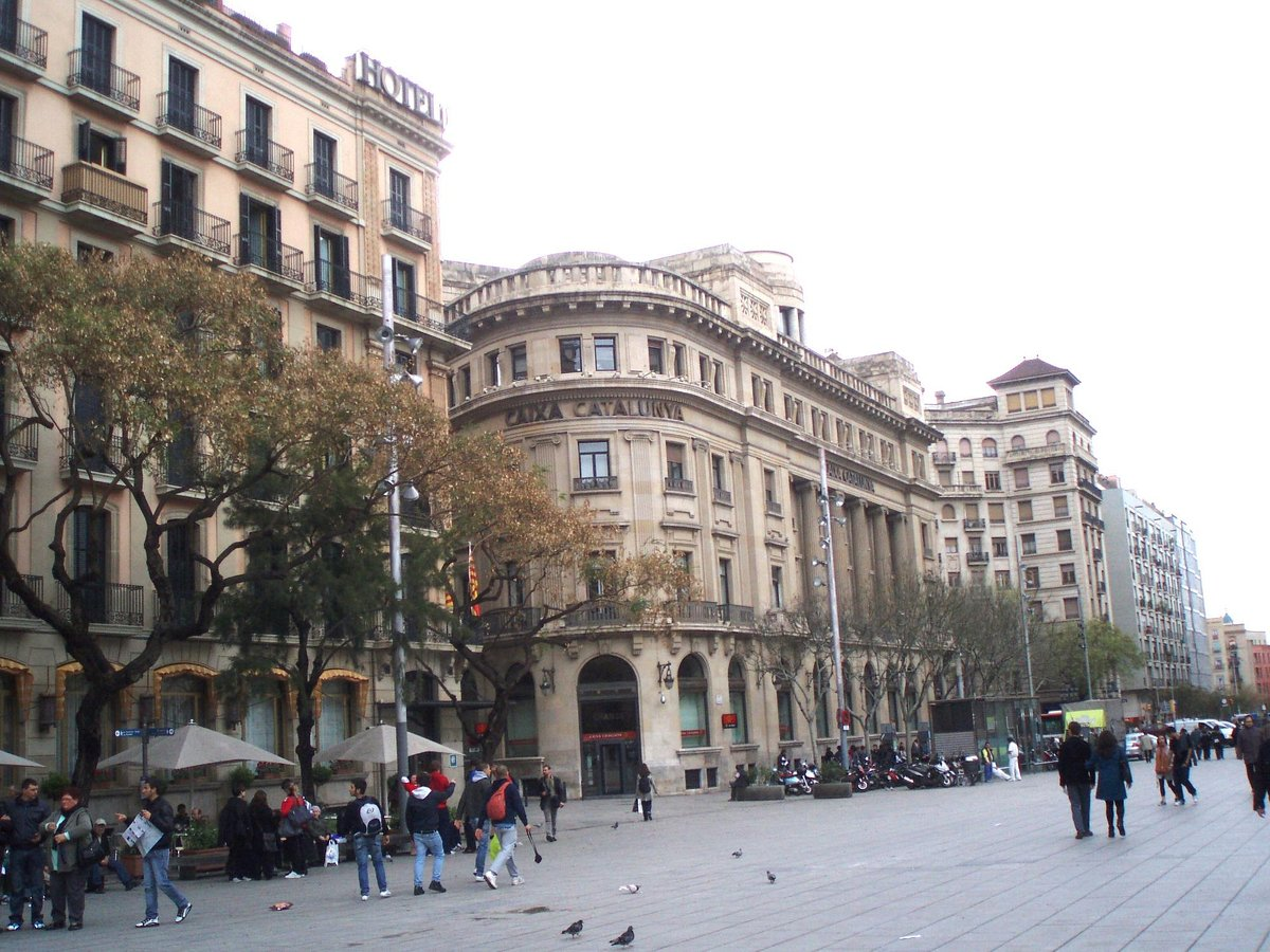 Street where you can find the portal de l'angel