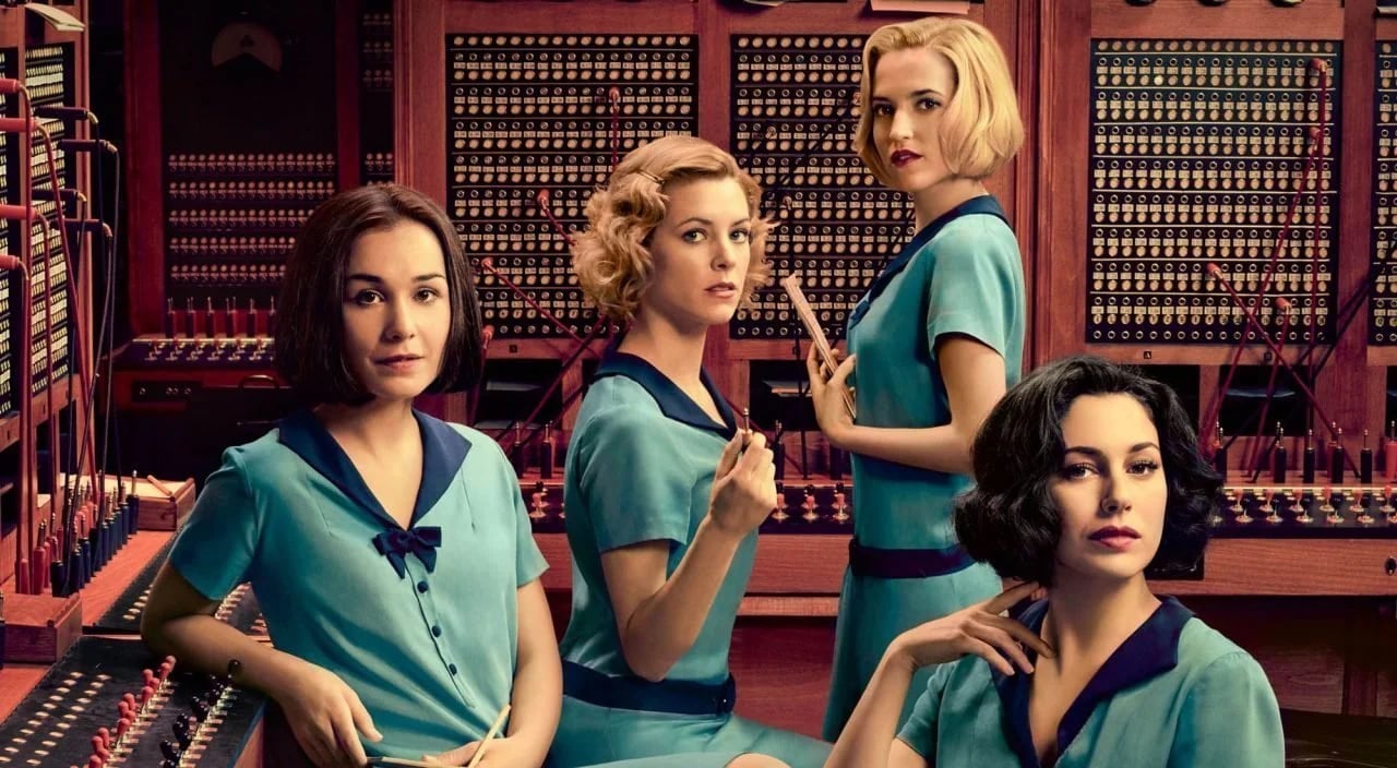 The cast of Las Chicas del Cable posing in front of a telephone switchboard.