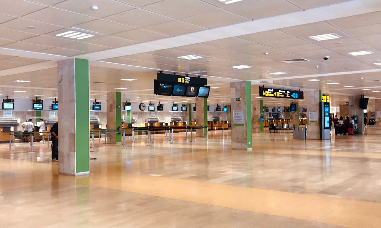 Inside at checkins of the girona-costa brava airport